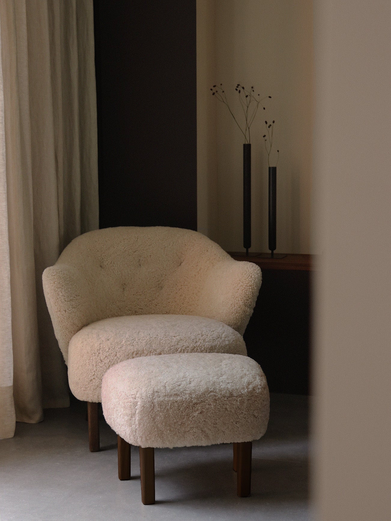 KNOPF IM OHR - Jürgen & Marianne Cieslik Ingeborg Lounge Chair, Sheepskin