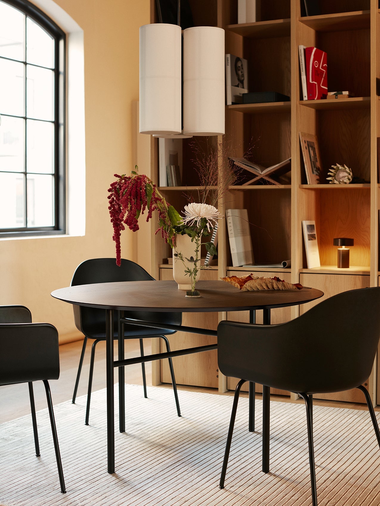 Snaregade Dining Table, Round