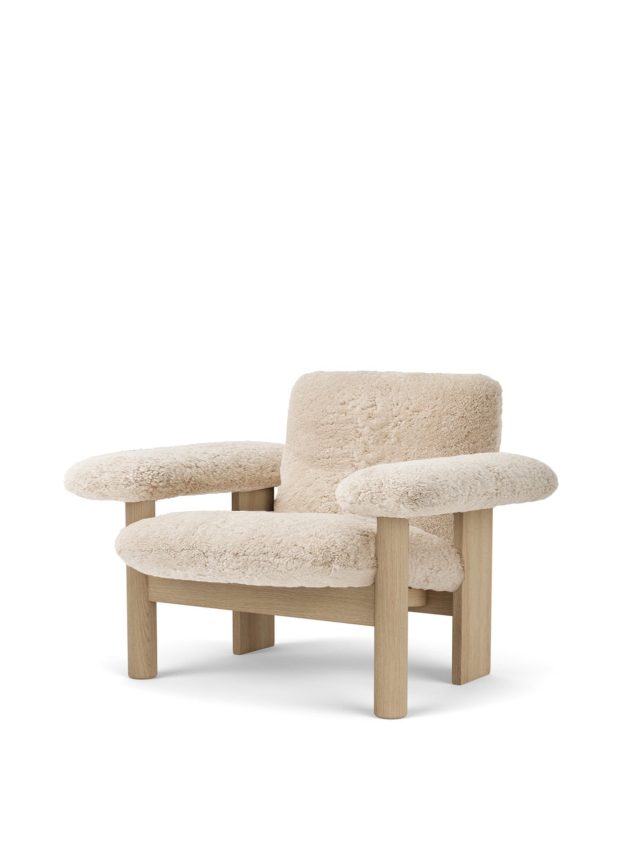 Brasilia Lounge Chair, Low Back｜シープスキン張りのラウンジチェア
