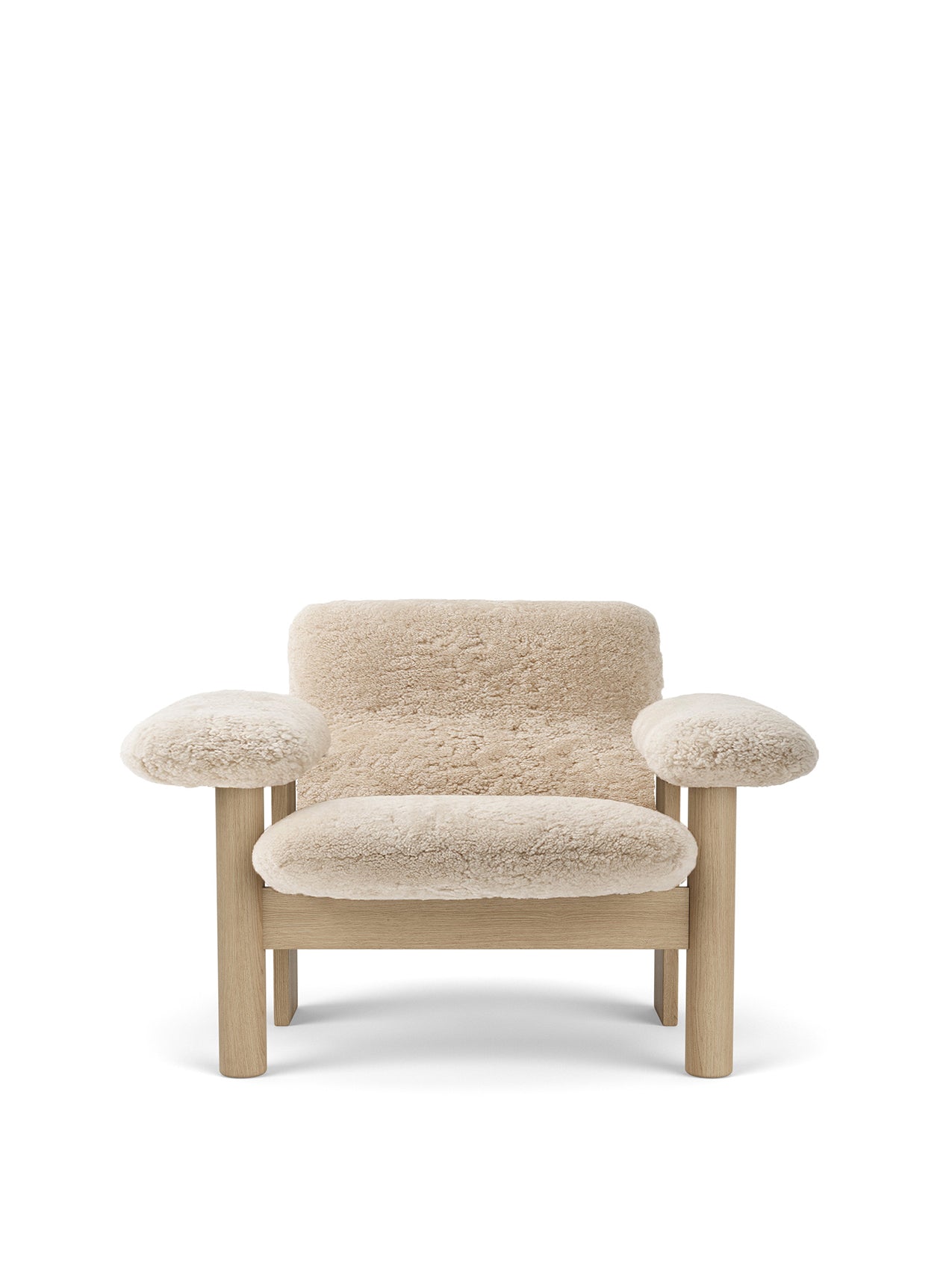 Brasilia Lounge Chair, Low Back｜シープスキン張りのラウンジチェア