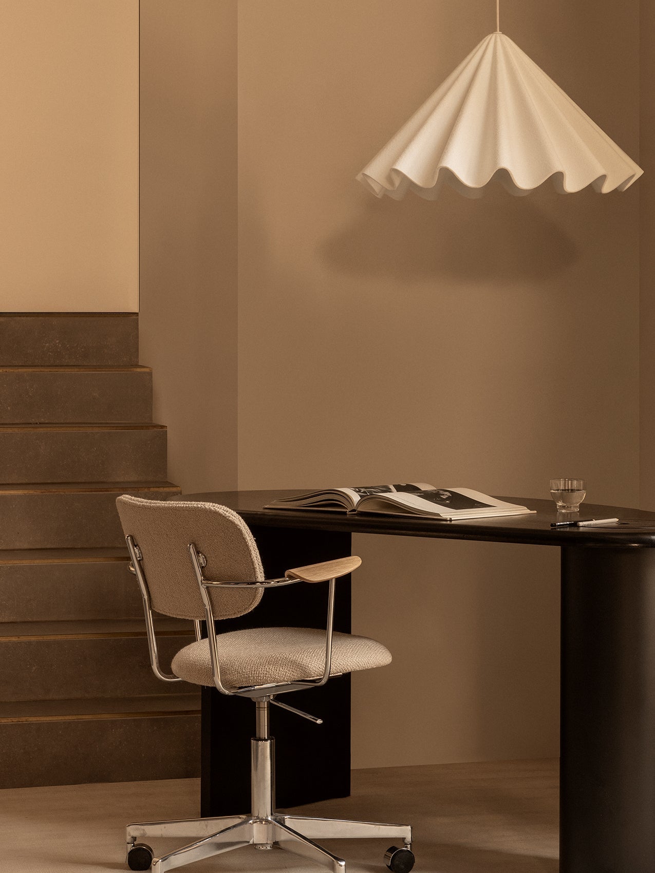 Iskos-Berlin のダンシング ペンダント ランプ |エレガントな