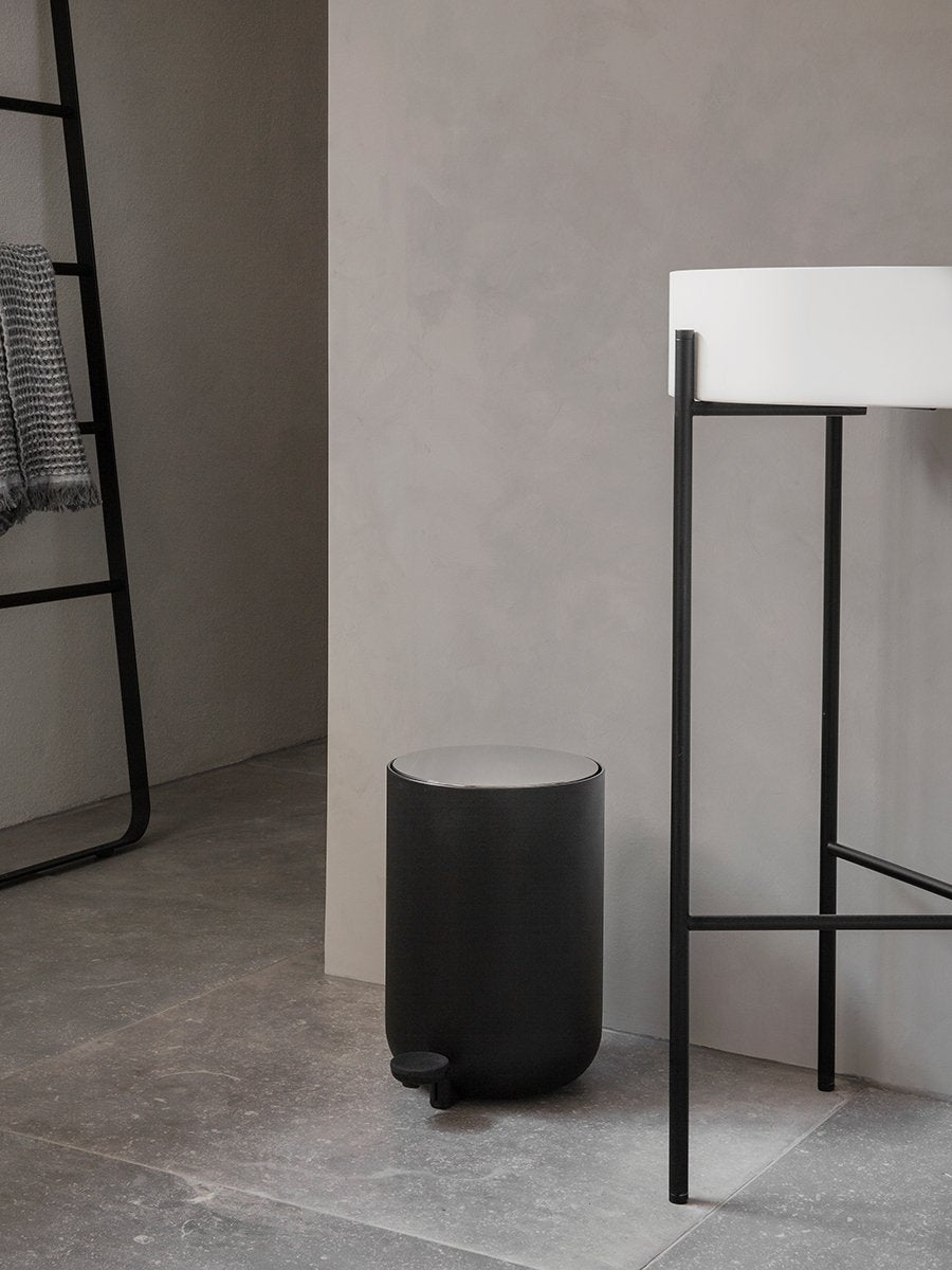 Audo COPENHAGEN MENU  ペダルビン　20L ホワイト Audo Copenhagen Pedal Bin | Audo Copenhagen | Menu | beut.co.uk